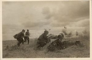 Военная открытка.В атаку ― Лучший магазин по коллекционированию pugachev-studio.ru
