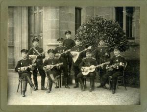 Фото с изображением санитаров красного креста 21.11.1906 г. Алупка ― Лучший магазин по коллекционированию pugachev-studio.ru